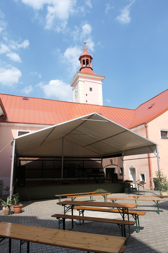 Hudební den na Dvorku - 16.6.2021